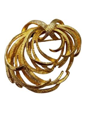 Vintage Lisner Gold Pin Brooch